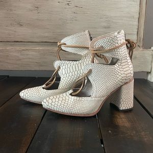 Joyce White Snake | Freebird Stores